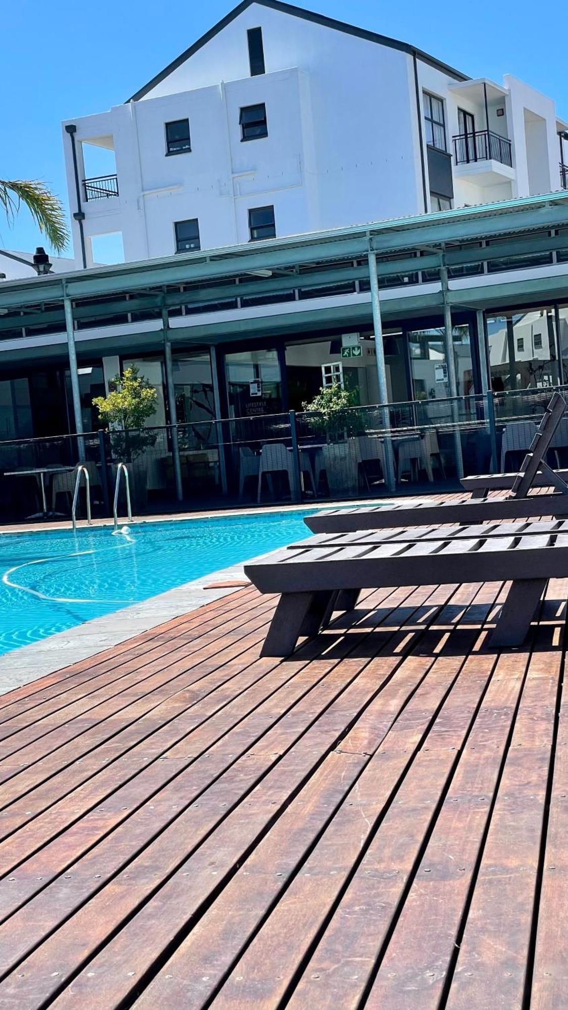 178 The Sandown * Cape Town